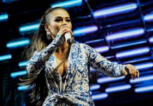 Simone Mendes 3 scaled e1727380020523