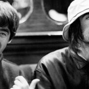 Os irmãos Noel e Liam Gallagher que fundaram e afundaram a banda Oasis (Jill Furmanovsky/Reprodução)