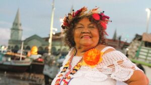 Dona Onete em foto que inspirou capa do álbum "Bagaceira"