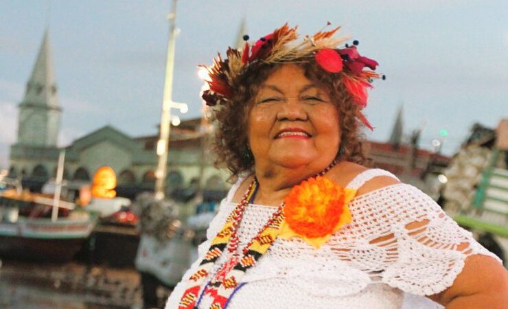 Dona Onete em foto que inspirou capa do álbum "Bagaceira"