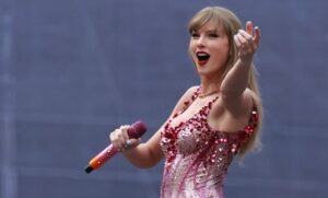 Taylor Swift durante show da The Eras Tour em Dublin, na Irlanda