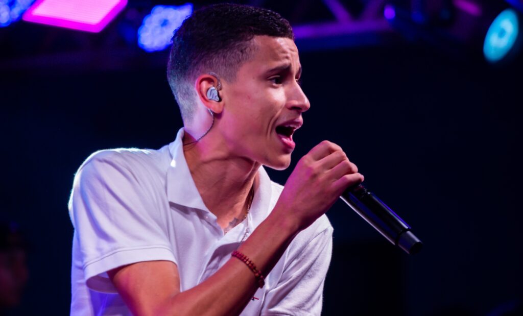 Após sucesso com MTG, Manim Vaqueiro quer continuar explorando o funk 1 O cantor Manim Vaqueiro