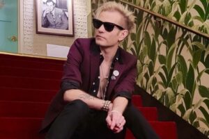 O cantor Deryck Whibley