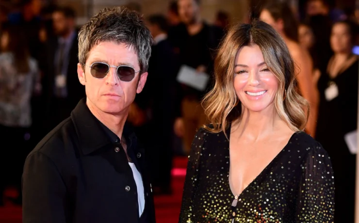 Noel Gallagher e Sara MacDonald em evento em 2018 em Londres