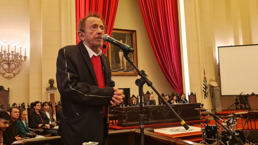 O cantor e compositor Tom Zé em cerimônia no Salão Nobre da Faculdade de Direito da USP