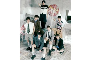 Os sete integrantes do grupo de kpop EVNNE