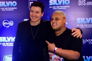 Rodrigo Faro e MC Ryan SP durante estreia do filme 'Silvio'
