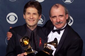 James Horner (à esquerda) e Will Jennings em 1999