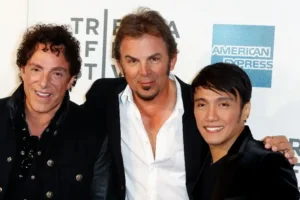 Neal Schon Jonathan Cain Arnel Pineda Journey