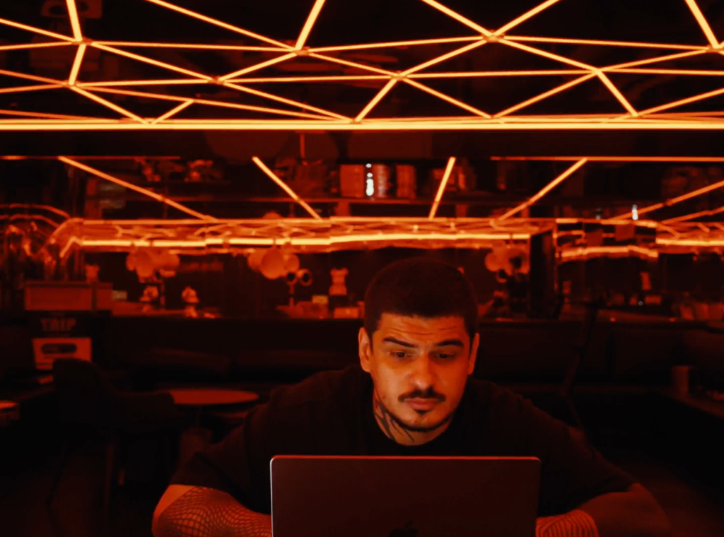 'We Are Tomorrow': doc registra um 'workaholic' Vintage Culture e fãs em êxtase 1 tomorrowland vintage culture