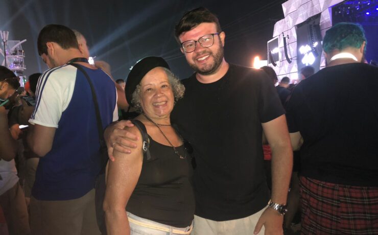 Neide e seu filho no festival após 40 anos