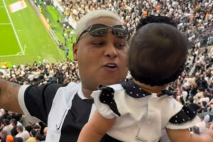 MC Ryan SP na NEO Química Arena com a filha, Zoe