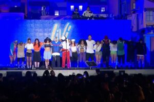 Minuto de silêncio da equipe de Livinho (Reprodução/Multishow)