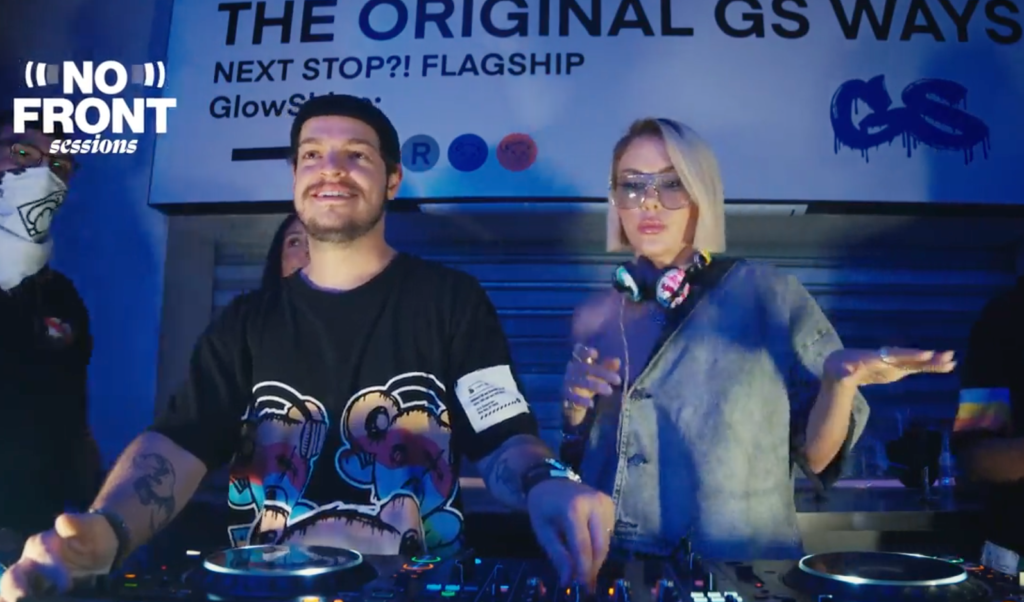 no front billboard brasil