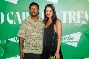 Xamã e a namorada, a atriz Sophie Charlotte