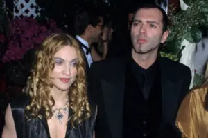Madonna e o irmão, Christopher Ciccone, em 1998