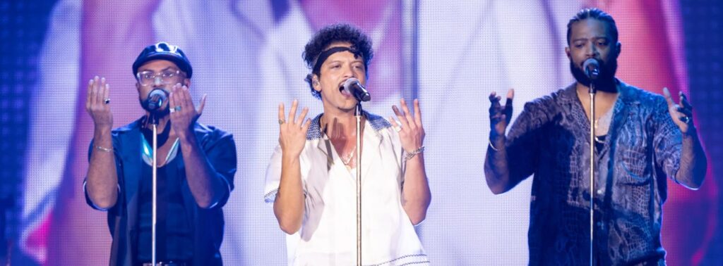 Bruno Mars tem brilhado no Brasil (Brazil News)