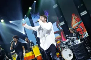 Saulo canta no casamento de João Gomes