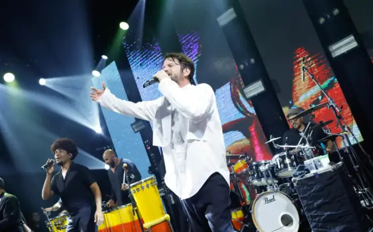 Saulo canta no casamento de João Gomes