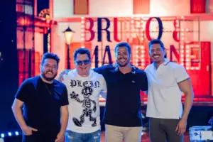 As duplas Bruno e Marrone, e Henrique e Juliano