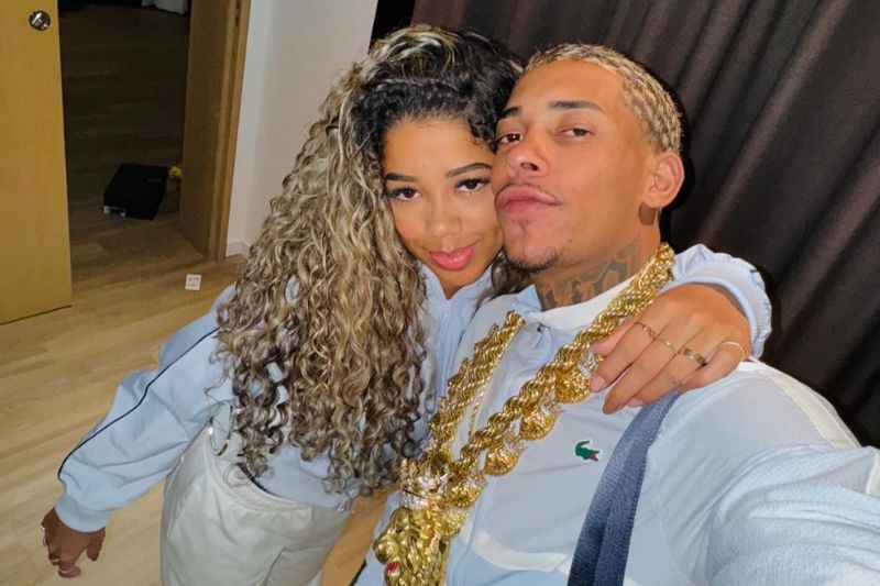 A influencer Viviane Noronha e o cantor Poze do Rodo