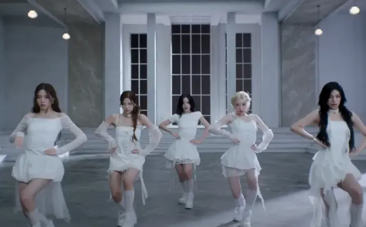 ITZY no clipe de Imaginary Friends