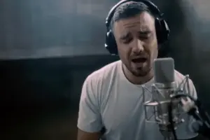 Liam Payne no clipe de 'Teardrops'