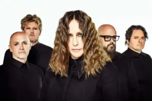 Vera Farmiga é uma metaleira raiz (Reprodução/Instagram)