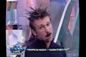 Daniel Furlan com tranças no cabelo