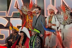 Alok com artistas indígenas no Grammy Latino