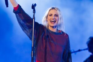 Emily Armstrong, vocalista do Linkin Park, no show em São Paulo