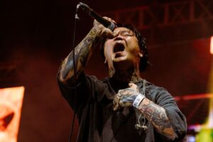 Nathaphon "Bon" Jutathaveewan, vocalista da banda Annalynn