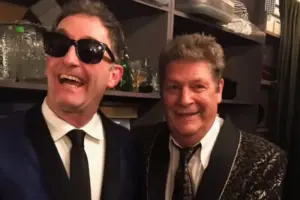 Andy (à esq.) morreu aos 72 anos