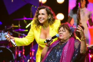 As cantoras Daniela Mercury e Dona Onete