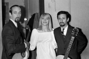 Peter Yarrow, Mary Travers e Noel Stookey em 1963