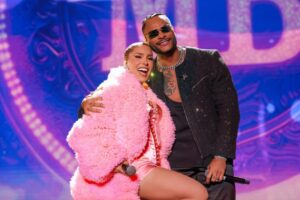 Os cantores Manu Bahtidão e Tony Salles