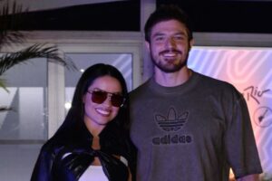 A cantora Juliete e seu noivo Kaique