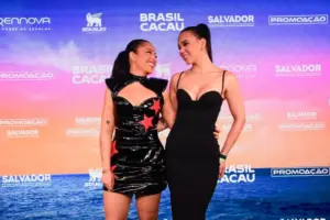 Mari Fernandez e namorada