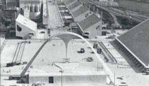Idealizada por Oscar Niemeyer, a passarela do samba foi construída em 156 dias