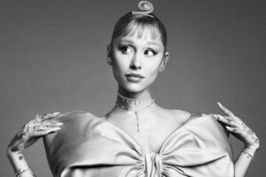 Ariana Grande interpreta Glinda na adaptação cinematográfica do musical Wicked (divulgação)