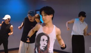 Hyuk em ensaio com o 1Verse