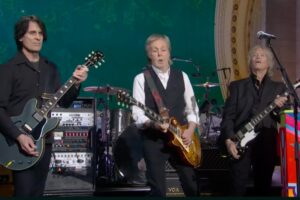 Paul McCartney no 50º aniversário do Saturday Night Live (reprodução YouTube)