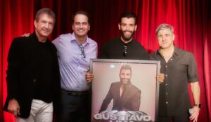 Dody Sirena, Fernando Cabral, Gusttavo Lima e Afo Verde na entrega da premiação