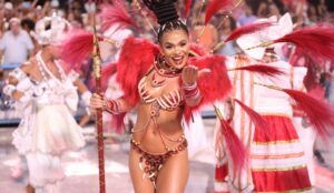 Andressa Marinho, rainha de bateria da Unidos de Padre Miguel