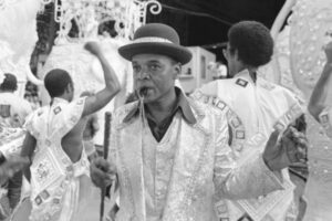 Mestre André é o inventor das paradinhas das baterias de escola de samba (reprodução redes sociais)