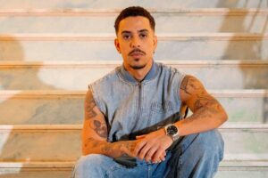 O cantor Thiago Pantaleão