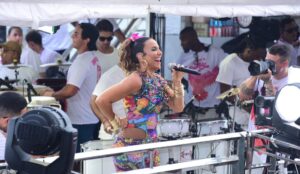 Ivete Sangalo em bloco em Salvador