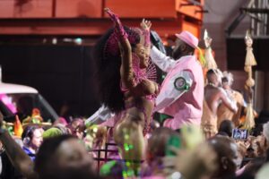 Evelyn Bastos rainha de bateria da Mangueira (Daniel Pinheiro/BrazilNews)