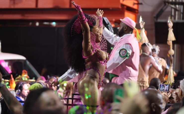 Evelyn Bastos rainha de bateria da Mangueira (Daniel Pinheiro/BrazilNews)