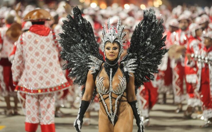 Viviane Araujo é a Rainha da Bateria do Salgueiro, em 2025 (REUTERS_Ricardo Moraes)